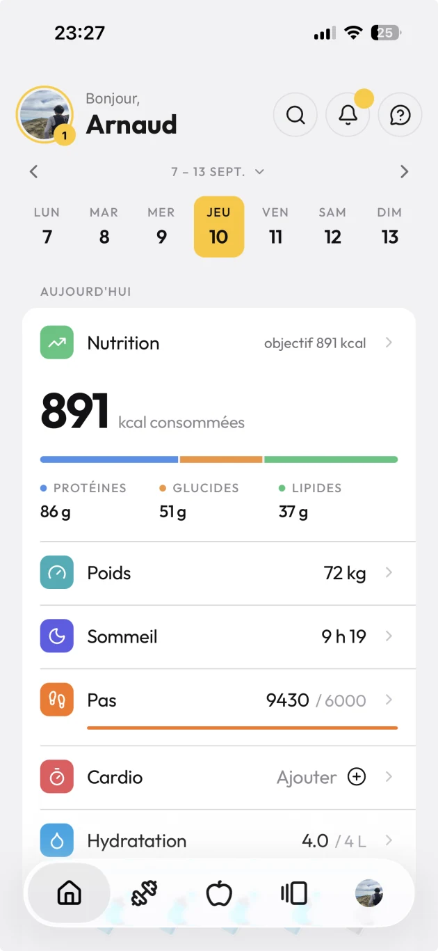 Accueil de l'app client : nutrition du jour, poids, sommeil, pas et hydratation